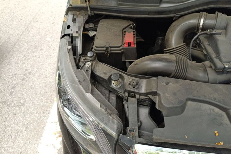 Used Mercedes-Benz Vito 2023 2.0T Elite Version 7 Seats Engine Bay Right