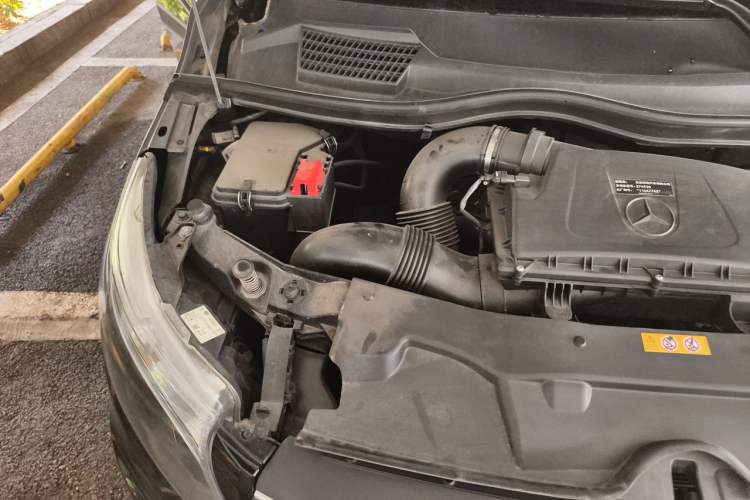 Used Mercedes-Benz Vito 2023 2.0T Elite Version 7 Seats Engine Bay Right
