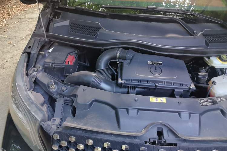 Used Mercedes-Benz Vito 2023 2.0T Elite Version 7 Seats Engine Bay Right
