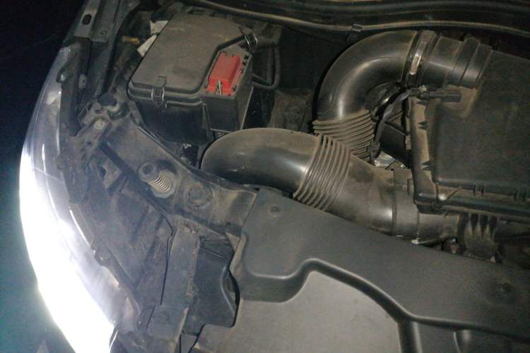 Used Mercedes-Benz Vito 2023 2.0T Elite Version 7 Seats Engine Bay Right