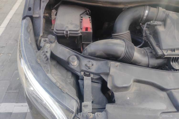 Used Mercedes-Benz Vito 2023 2.0T Elite Version 7 Seats Engine Bay Right