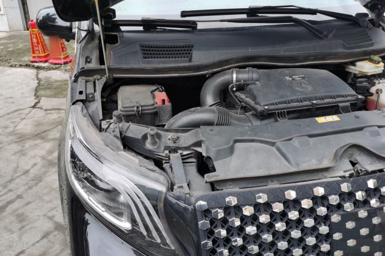 Used Mercedes-Benz Vito 2023 2.0T Elite Version 7 Seats Engine Bay Right