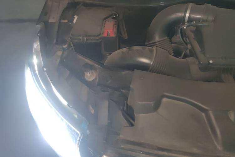 Used Mercedes-Benz Vito 2023 2.0T Elite Version 7 Seats Engine Bay Right