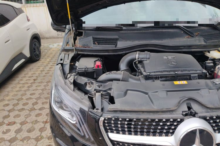 Used Mercedes-Benz Vito 2023 2.0T Elite Version 7 Seats Engine Bay Right