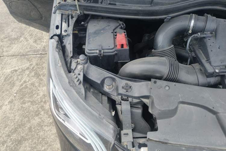 Used Mercedes-Benz Vito 2023 2.0T Business Version 7 Seats Engine Bay Right