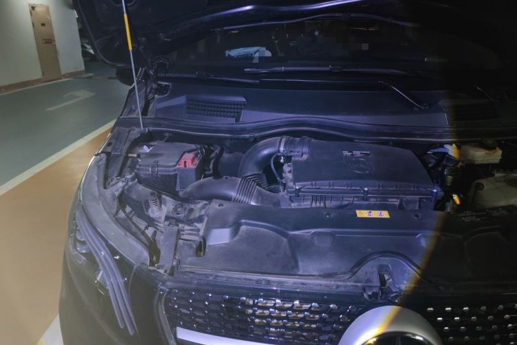 Used Mercedes-Benz Vito 2023 2.0T Elite Version 7 Seats Engine Bay Right