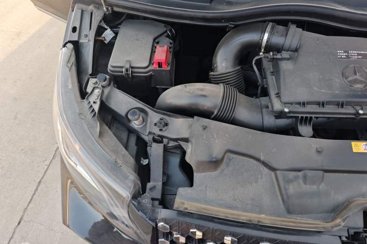 Used Mercedes-Benz Vito 2023 2.0T Elite Version 7 Seats Engine Bay Right