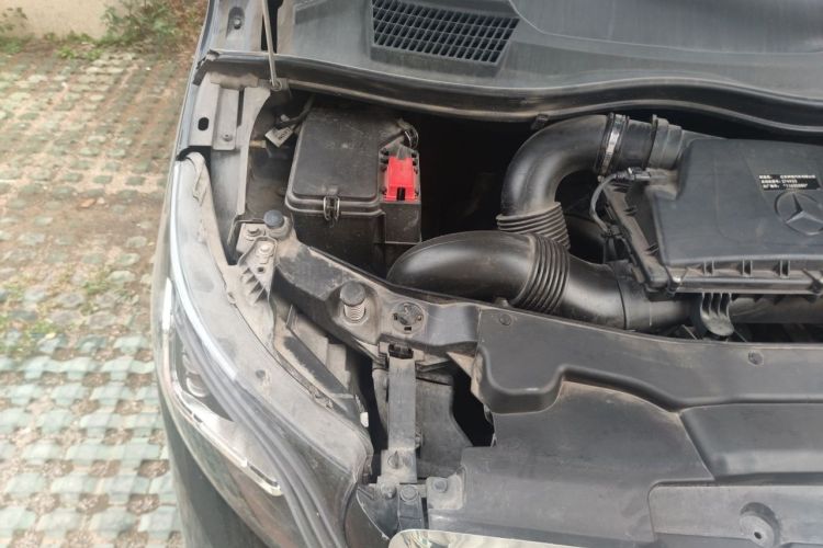 Used Mercedes-Benz Vito 2023 2.0T Elite Version 7 Seats Engine Bay Right