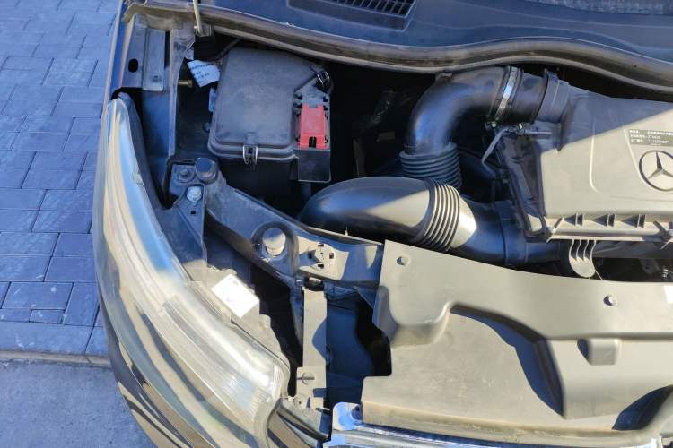 Used Mercedes-Benz Vito 2023 2.0T Business Version 7 Seats Engine Bay Right
