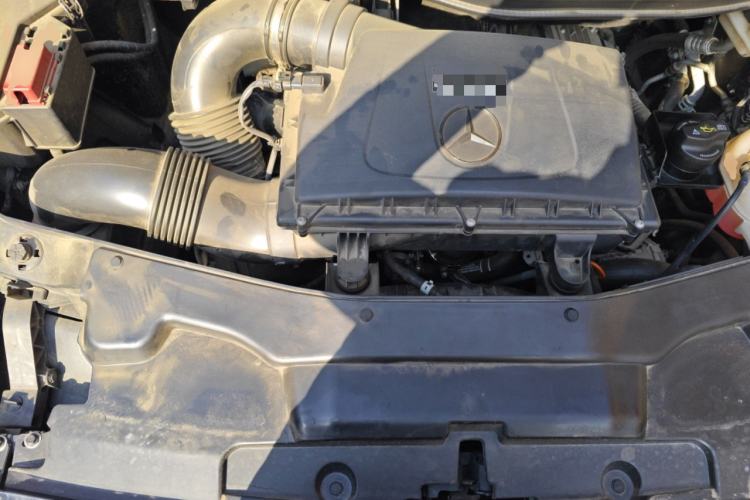 Used Mercedes-Benz Vito 2023 2.0T Elite Version 7 Seats Engine Bay