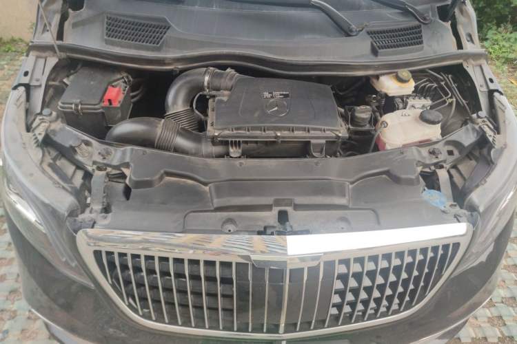 Used Mercedes-Benz Vito 2023 2.0T Elite Version 7 Seats Engine Bay