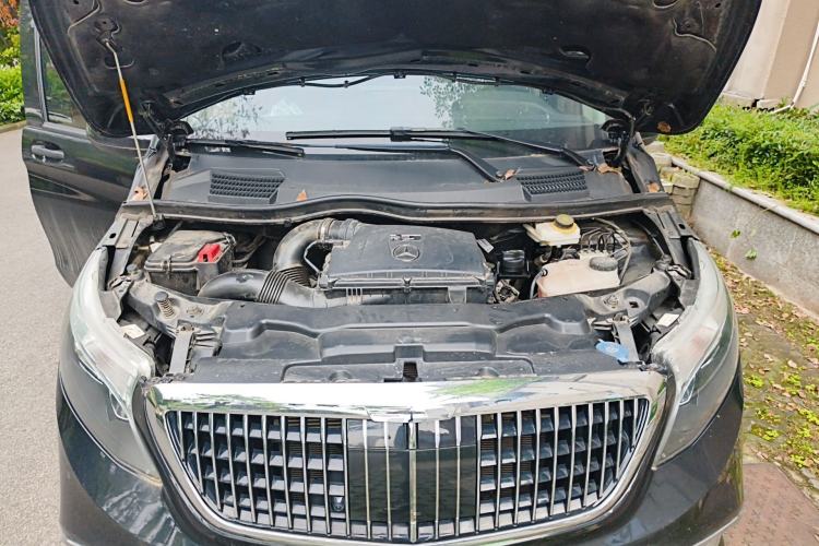 Used Mercedes-Benz Vito 2023 2.0T Elite Version 7 Seats Engine Bay