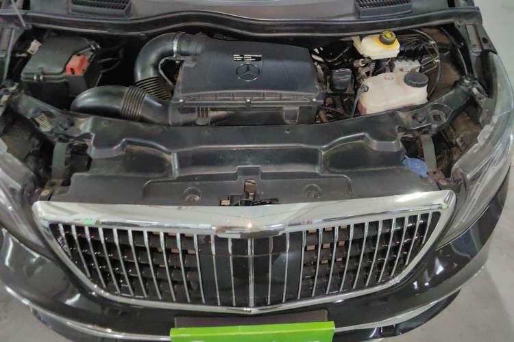 Used Mercedes-Benz Vito 2023 2.0T Elite Version 7 Seats Engine Bay