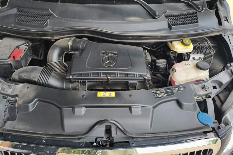 Used Mercedes-Benz Vito 2023 2.0T Elite Version 7 Seats Engine Bay