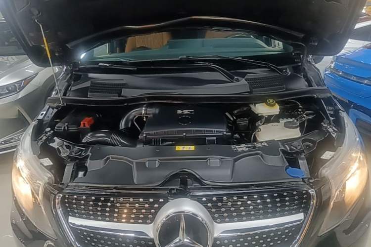 Used Mercedes-Benz Vito 2023 2.0T Elite Version 7 Seats Engine Bay