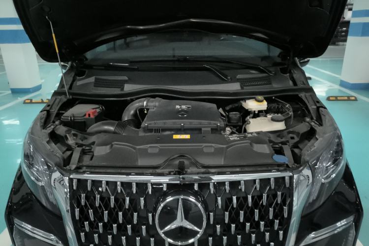 Used Mercedes-Benz Vito 2023 2.0T Elite Version 7 Seats Engine Bay
