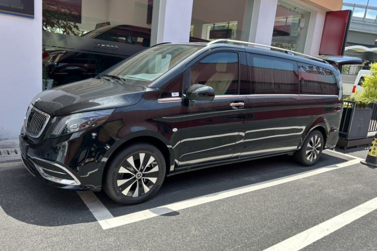 Used Mercedes-Benz Vito 2023 2.0T Elite Version 7 Seats Exterior 2