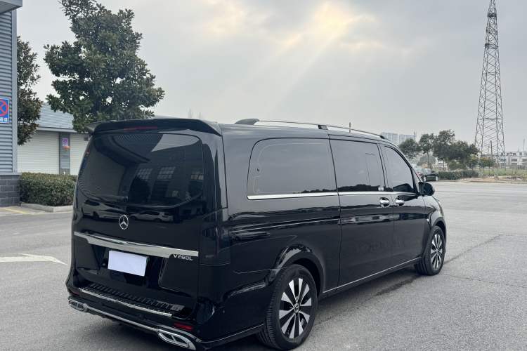 Used Mercedes-Benz Vito 2023 2.0T Elite Version 7 Seats Exterior 9
