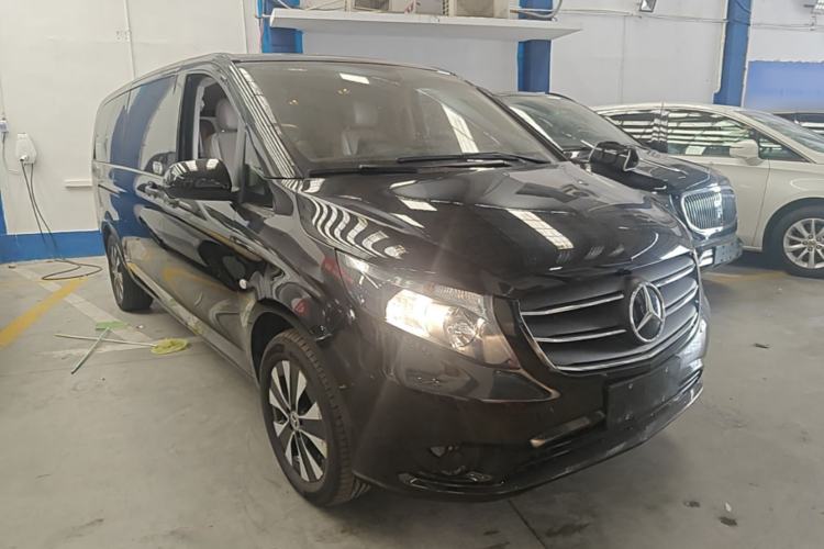 Used Mercedes-Benz Vito 2023 2.0T Elite Version 7 Seats Front Right 45 Deg