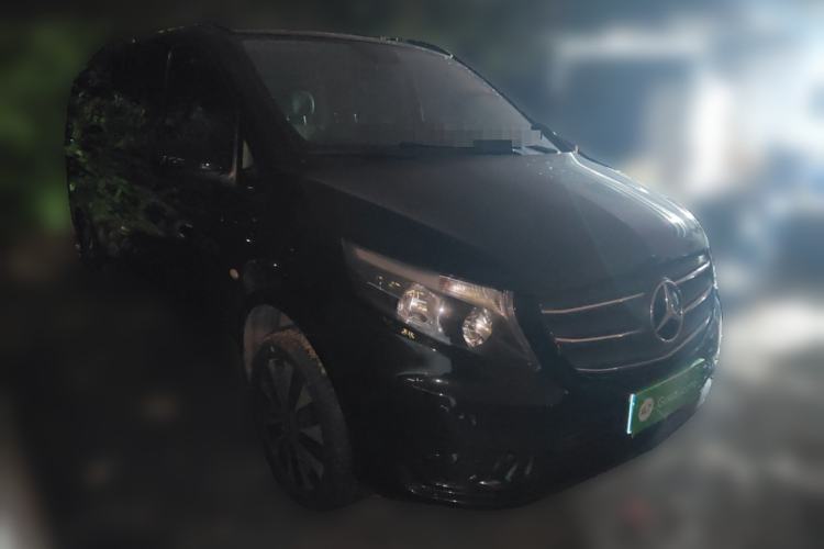 Used Mercedes-Benz Vito 2023 2.0T Elite Version 9 Seats Front Right 45 Deg