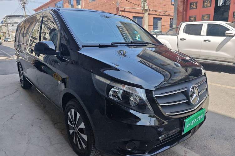 Used Mercedes-Benz Vito 2023 2.0T Business Version 7 Seats Front Right 45 Deg