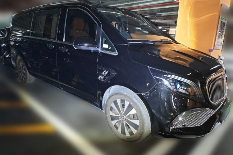 Used Mercedes-Benz Vito 2023 2.0T Business Version 7 Seats Front Right 45 Deg