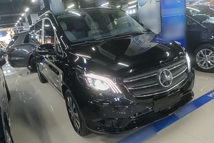 Used Mercedes-Benz Vito 2023 2.0T Elite Version 7 Seats Front Right 45 Deg