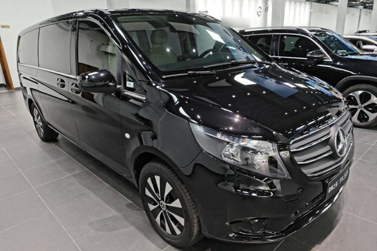 Used Mercedes-Benz Vito 2023 2.0T Elite Version 7 Seats Front Right 45 Deg