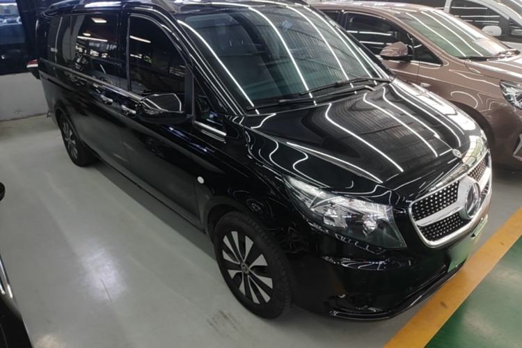 Used Mercedes-Benz Vito 2023 2.0T Business Version 7 Seats Front Right 45 Deg