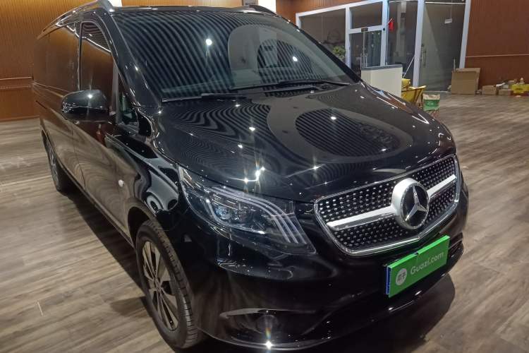 Used Mercedes-Benz Vito 2023 2.0T Elite Version 7 Seats Front Right 45 Deg
