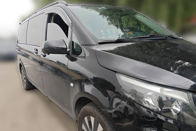 Used Mercedes-Benz Vito 2023 2.0T Elite Version 7 Seats Front Right 45 Deg