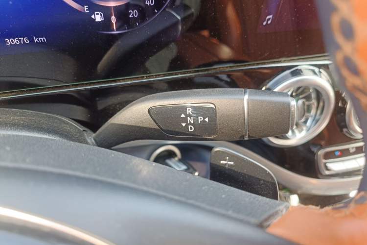 Used Mercedes-Benz Vito 2023 2.0T Business Version 7 Seats Gear Lever