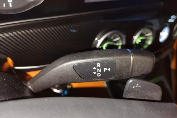 Used Mercedes-Benz Vito 2023 2.0T Business Version 7 Seats Gear Lever