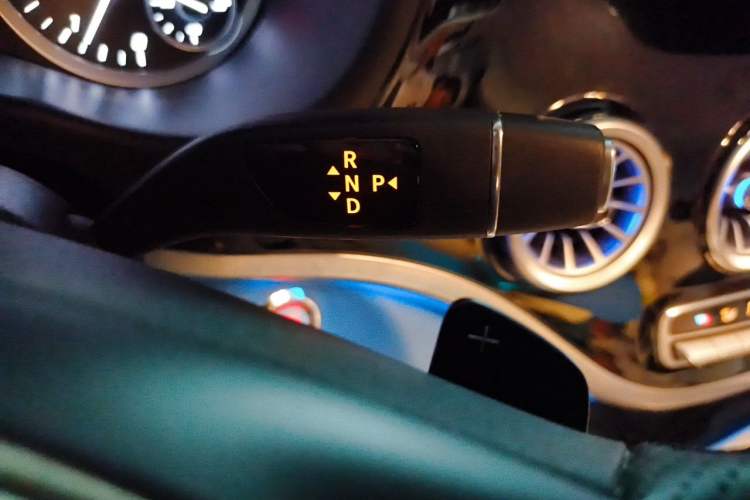 Used Mercedes-Benz Vito 2023 2.0T Business Version 7 Seats Gear Lever