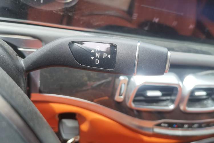 Used Mercedes-Benz Vito 2023 2.0T Business Version 7 Seats Gear Lever