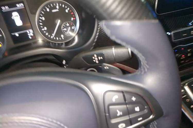 Used Mercedes-Benz Vito 2023 2.0T Elite Version 7 Seats Gear Lever