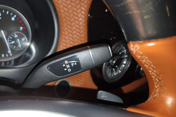 Used Mercedes-Benz Vito 2023 2.0T Elite Version 7 Seats Gear Lever