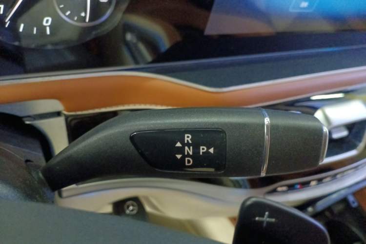 Used Mercedes-Benz Vito 2023 2.0T Business Version 7 Seats Gear Lever