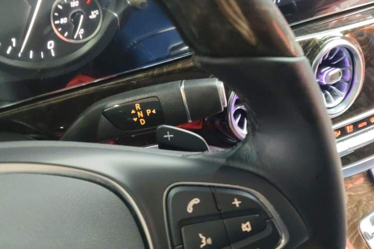 Used Mercedes-Benz Vito 2023 2.0T Business Version 7 Seats Gear Lever