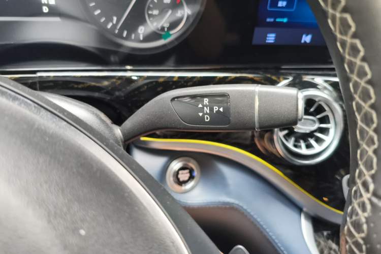Used Mercedes-Benz Vito 2023 2.0T Business Version 7 Seats Gear Lever