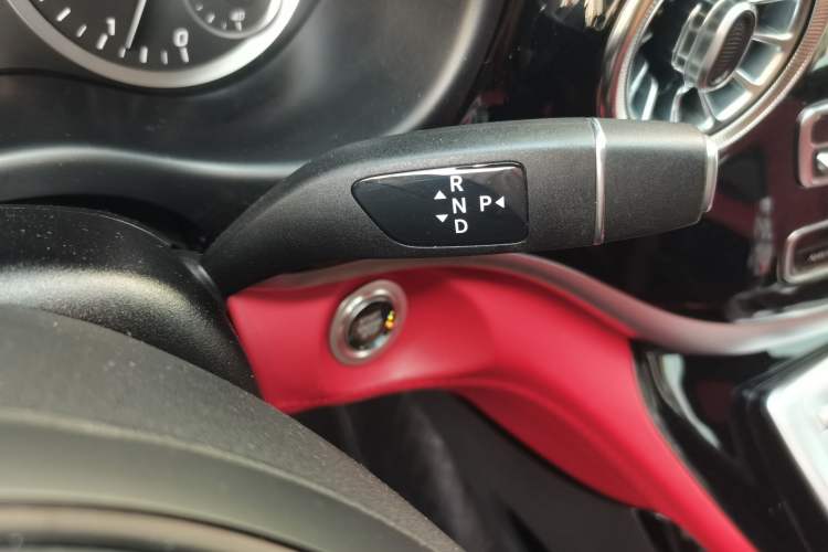 Used Mercedes-Benz Vito 2023 2.0T Business Version 7 Seats Gear Lever