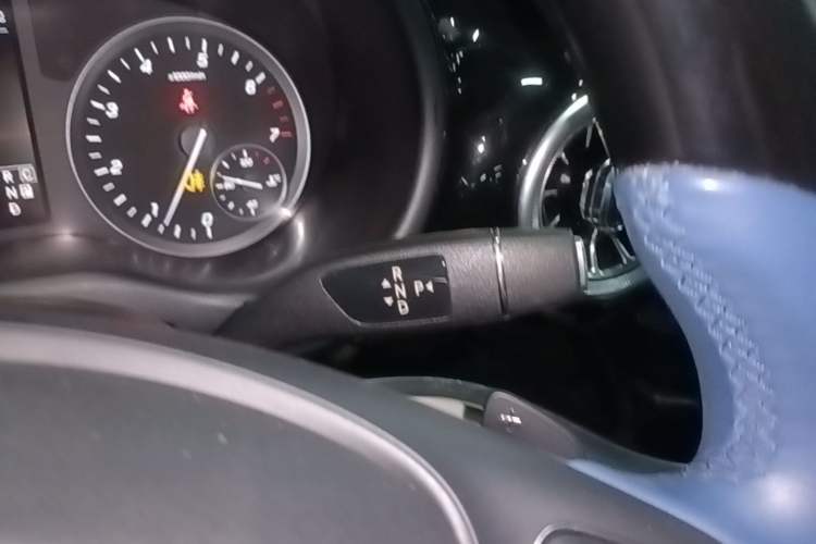 Used Mercedes-Benz Vito 2023 2.0T Elite Version 7 Seats Gear Lever