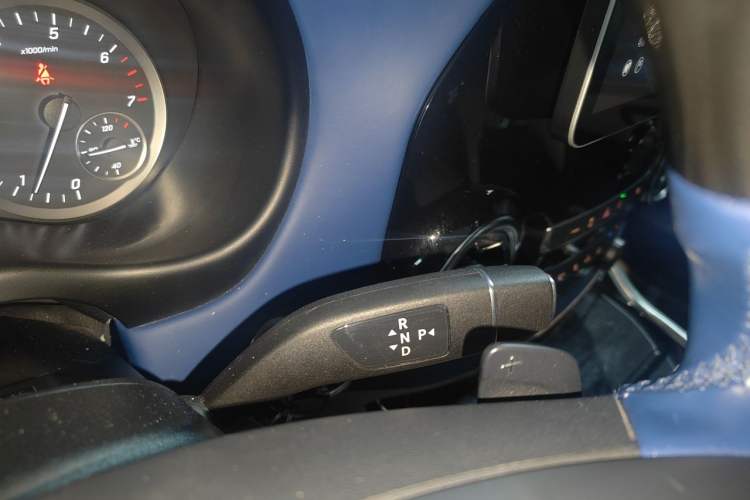 Used Mercedes-Benz Vito 2023 2.0T Elite Version 7 Seats Gear Lever