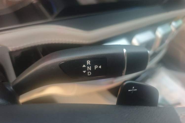 Used Mercedes-Benz Vito 2023 2.0T Business Version 7 Seats Gear Lever