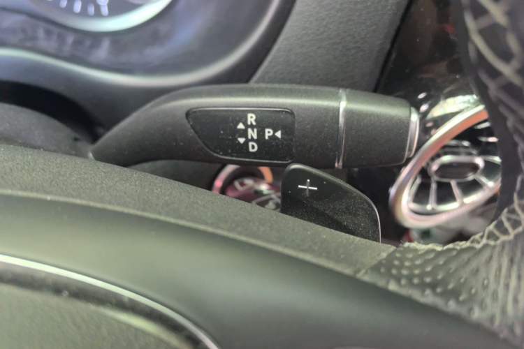 Used Mercedes-Benz Vito 2023 2.0T Business Version 7 Seats Gear Lever