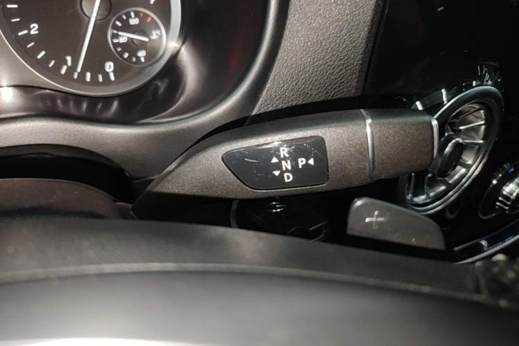 Used Mercedes-Benz Vito 2023 2.0T Business Version 7 Seats Gear Lever
