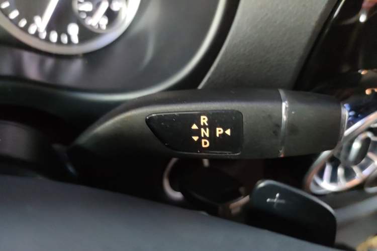 Used Mercedes-Benz Vito 2023 2.0T Business Version 7 Seats Gear Lever