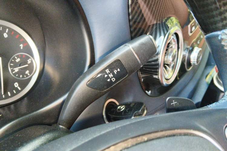 Used Mercedes-Benz Vito 2023 2.0T Business Version 7 Seats Gear Lever