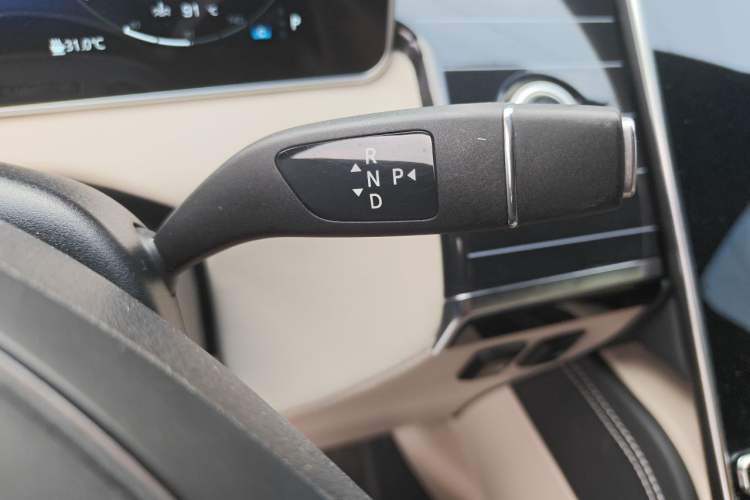 Used Mercedes-Benz Vito 2023 2.0T Business Version 7 Seats Gear Lever
