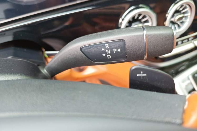 Used Mercedes-Benz Vito 2023 2.0T Business Version 7 Seats Gear Lever